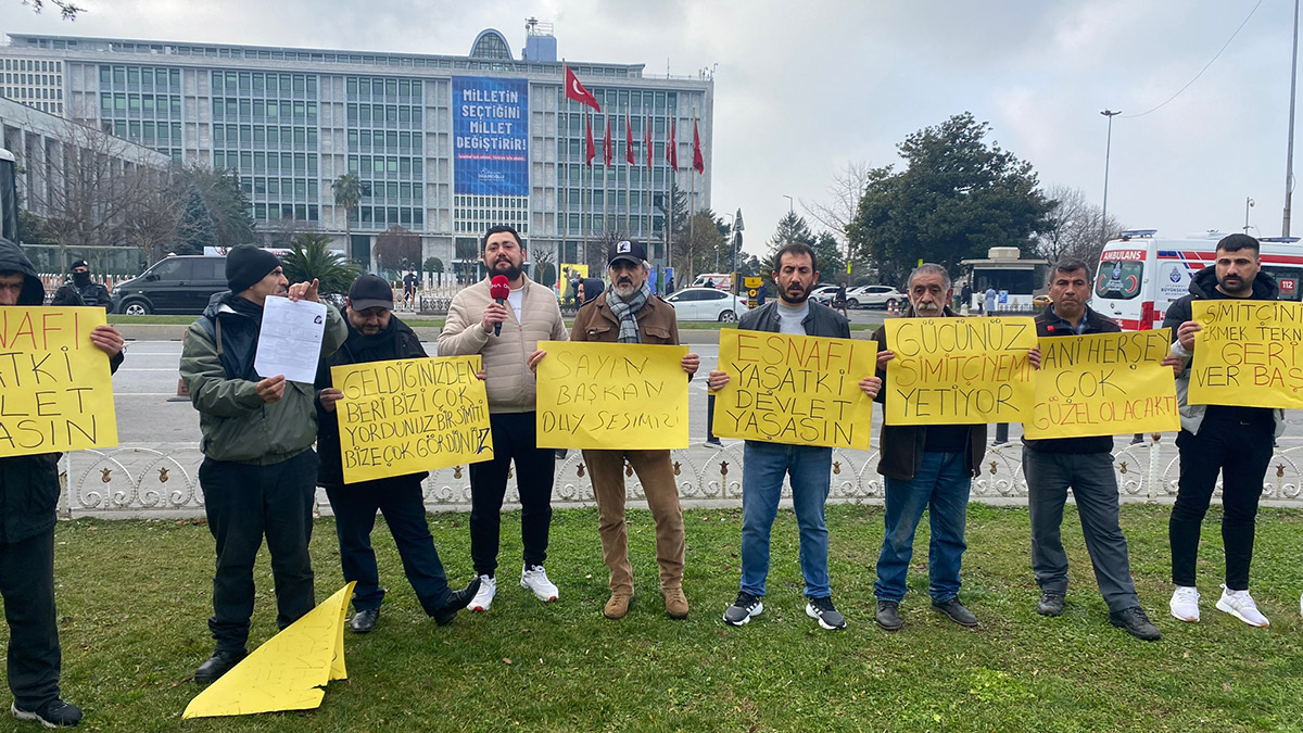 Simitçiler İBB önünde eylem yaptı