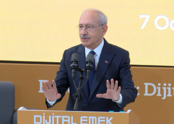 Siyasetçinin aykırı düşünceden korkmaması gerekir