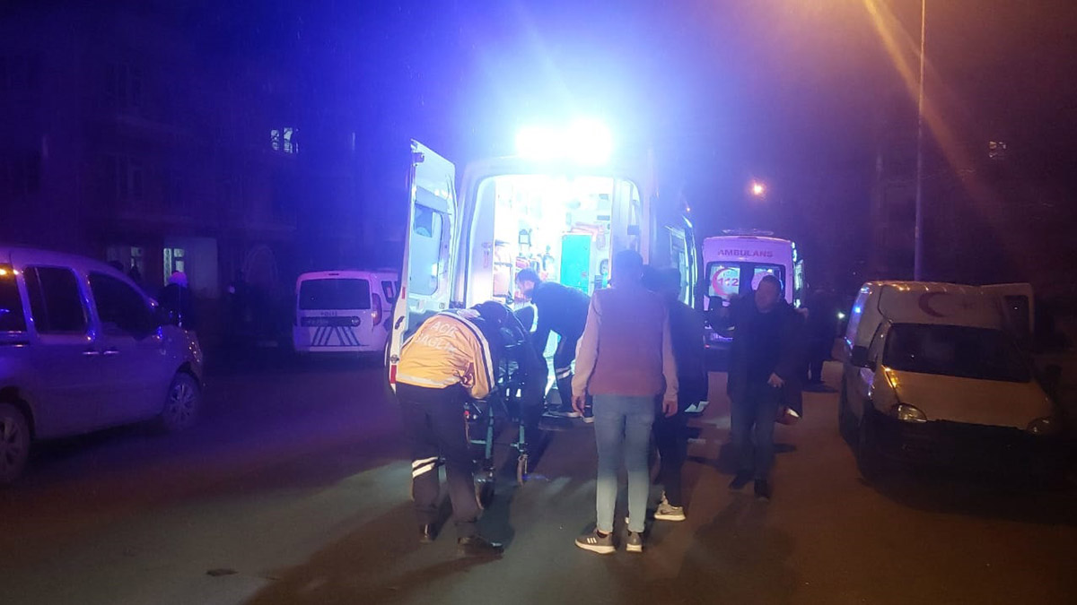 Sokak ortasında kardeşi ile yeğenini vurdu