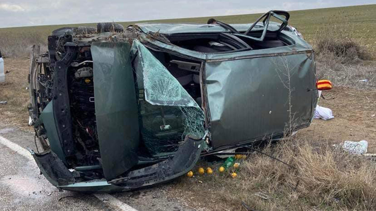 Takla atan otomobildeki çocuk öldü, anne yaralandı