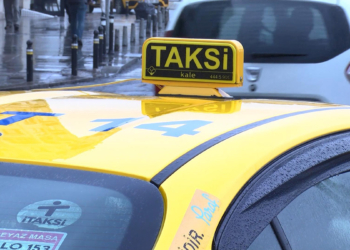 Taksilerde 'akıllı tepe lambası' tartışması