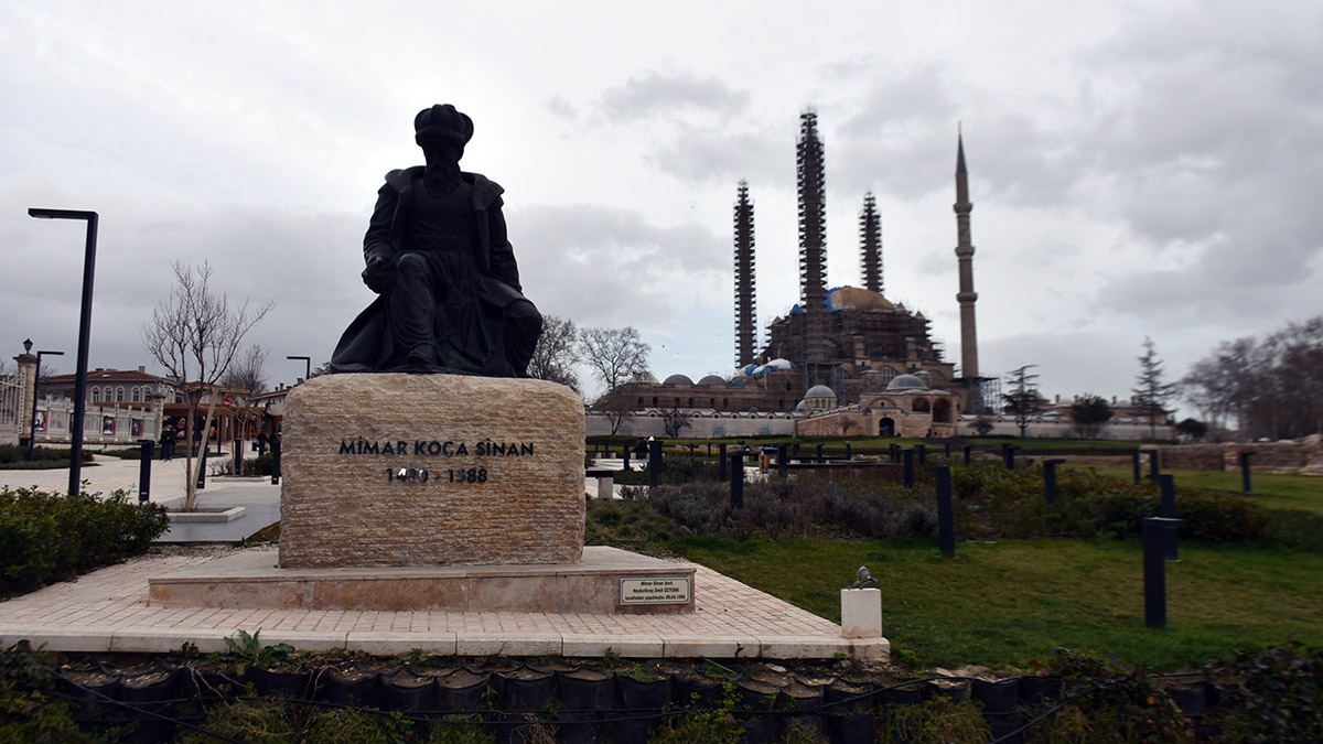 Tarihi Selimiye Camisi’nin 594 penceresi değişiyor