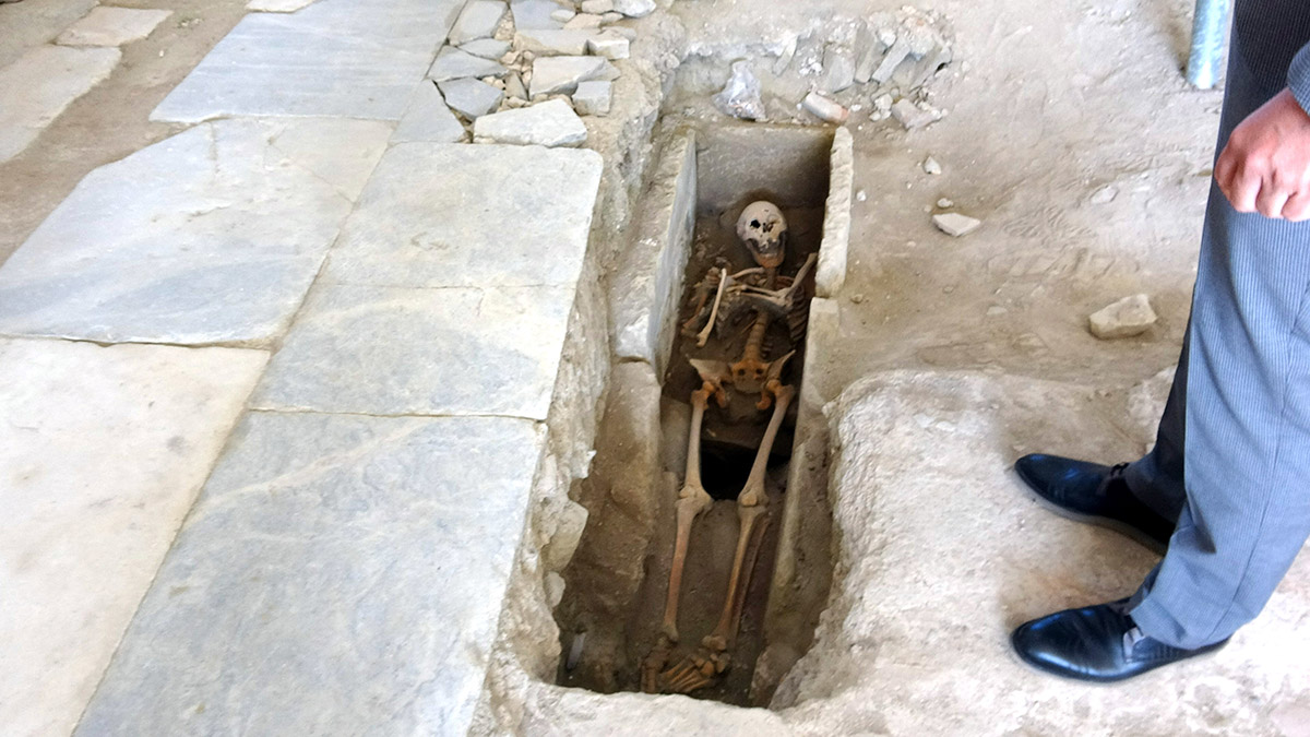 Tarihi kadıkalesi kazılarında kadın iskeleti bulundu