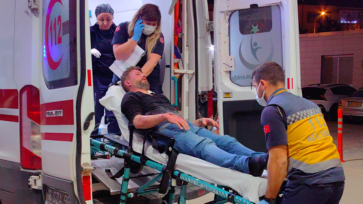 Tatlı imalathanesinde patlamanın ardından yangın çıktı