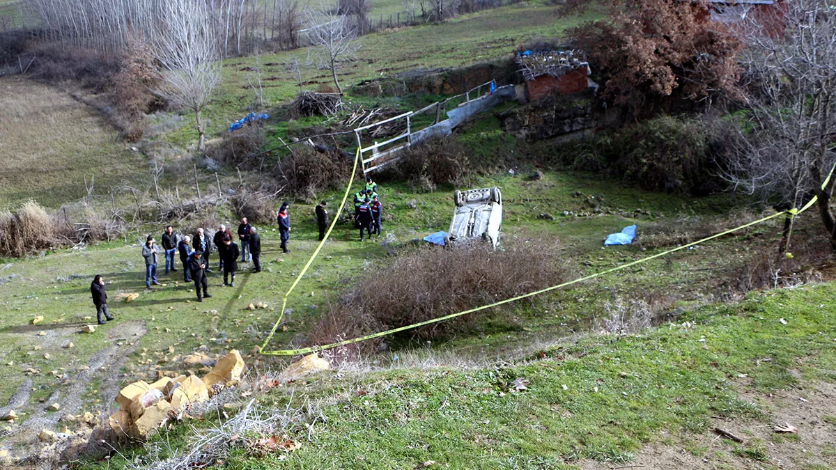 Tokatta hafif ticari arac devrildi 2 olu 3 yarali b - yaşam - haberton