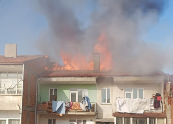 Tokat'ta pasaj çatısında yangın