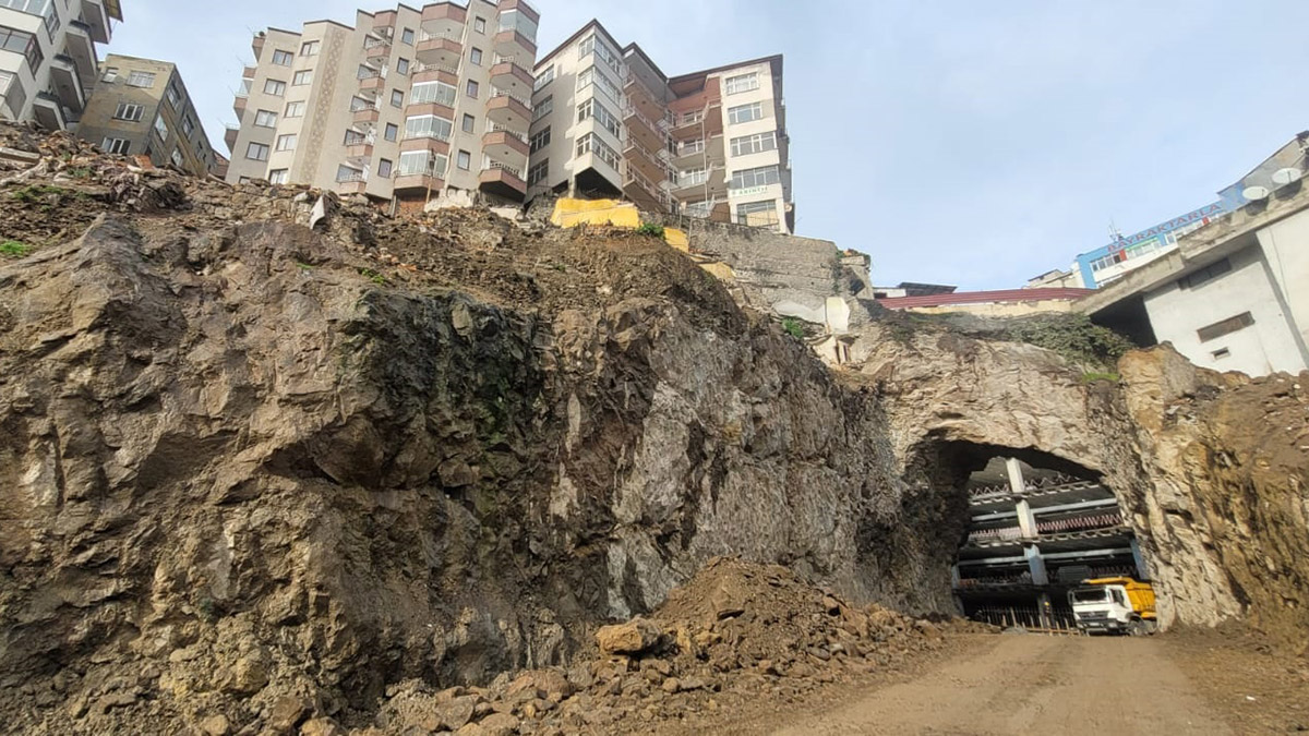 Trabzon'da katlı otoparka tünelli bağlantı