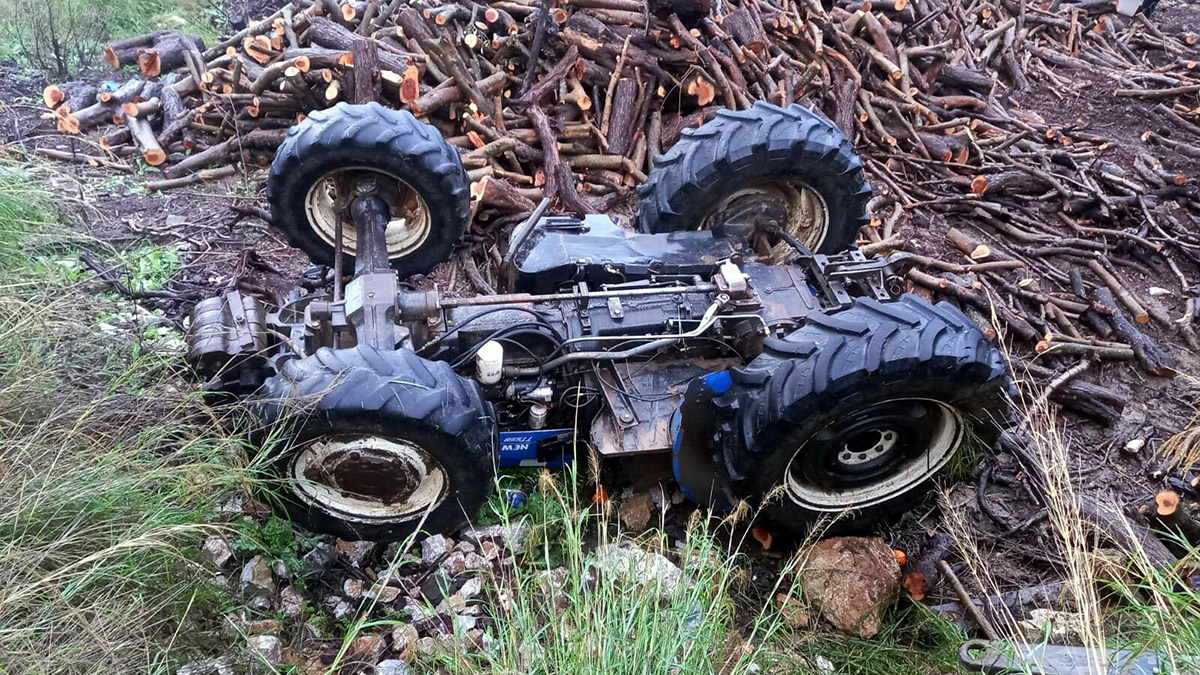 Traktör altında kalıp hipotermi geçirdi