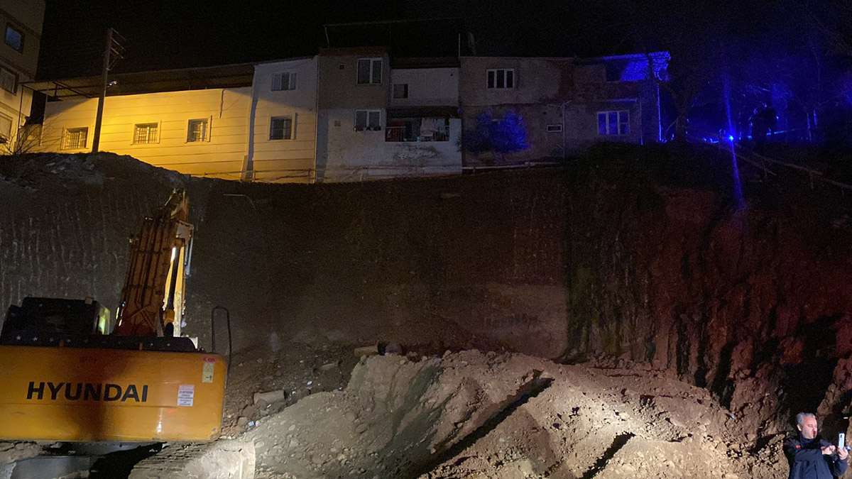 Turgutlu'da inşaat alanında toprak kayması
