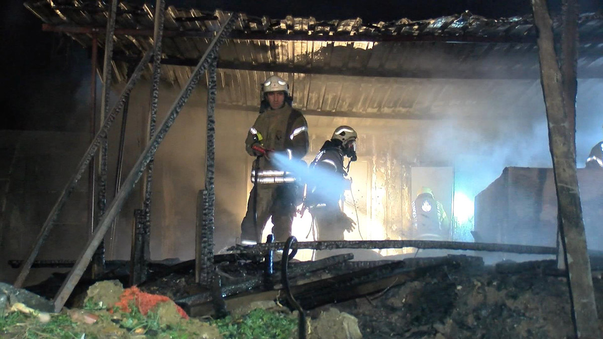 Tuzla'da yangın paniği; depoda başlayıp yayıldı