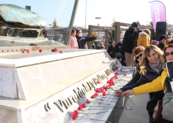 Uğur Mumcu Eskişehir’de karanfillerle anıldı