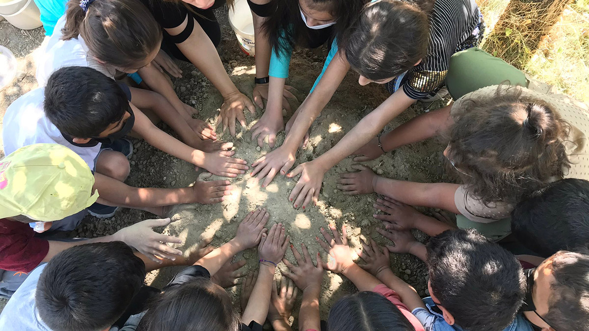 'Umutlar okulda cevizle yeşersin' öğrencilerle buluştu