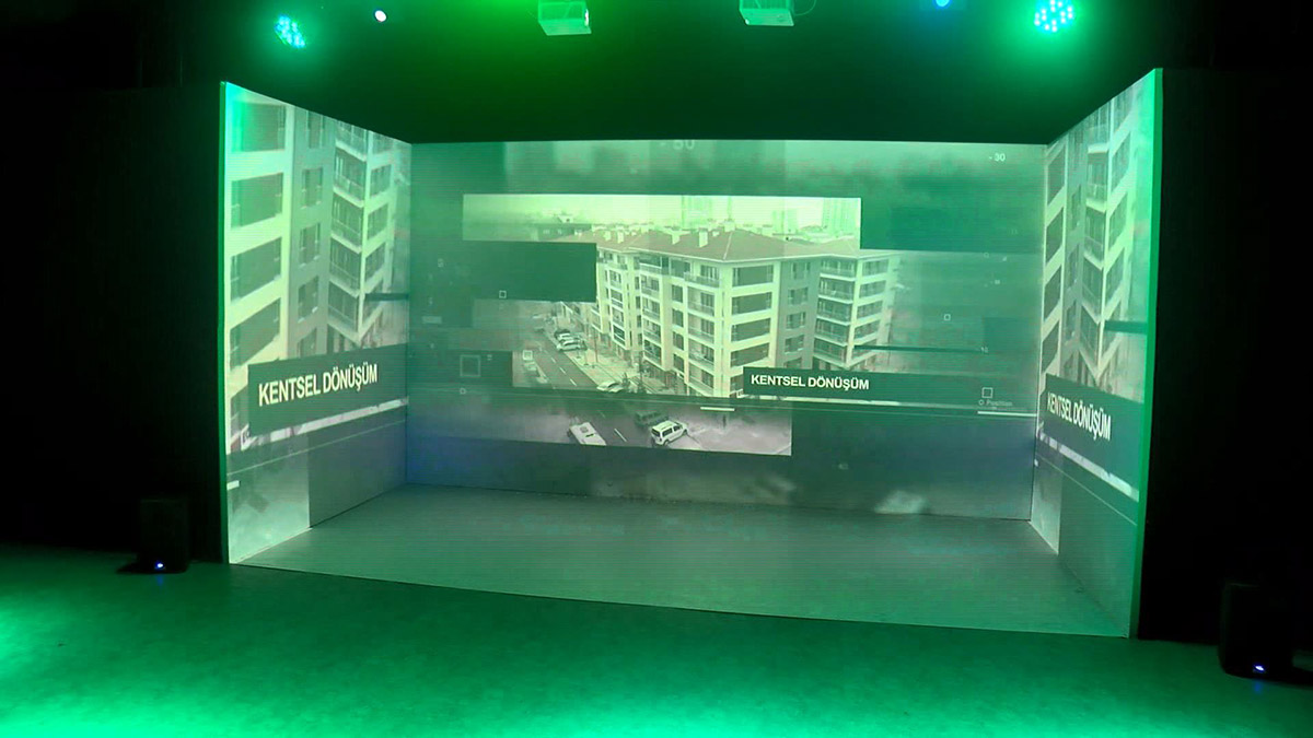 Üsküdar’da 'Asra 1 Kala' dijital gösterimi yapıldı