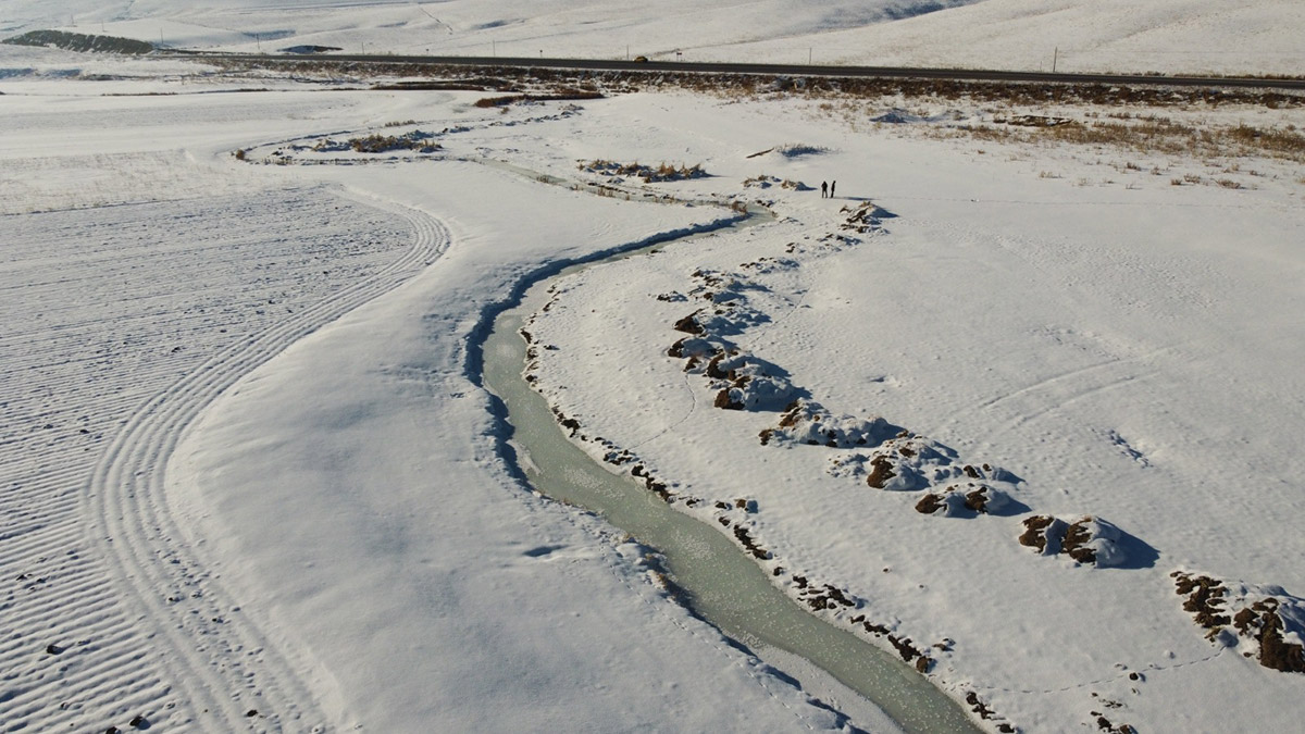 Van'da akarsuların yüzeyi dondu