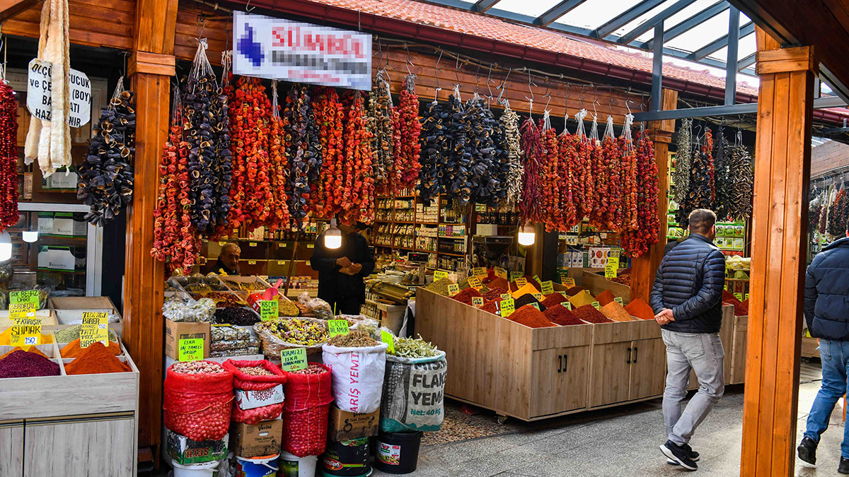 Ankara Büyükşehir Belediyesi, 1956 yılında inşa edilen “Ulus Anafartalar Belediye Çarşısı”nda gerçekleştirdiği yenileme çalışmalarını tamamladı.