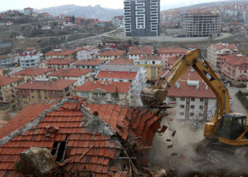 Çankaya'da 765 gecekondu yıkımı yapıldı