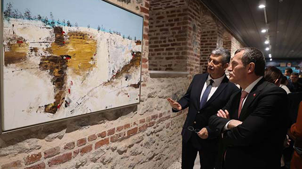 Yeldeğirmenlerine Karşı sergisi ziyarete açıldı