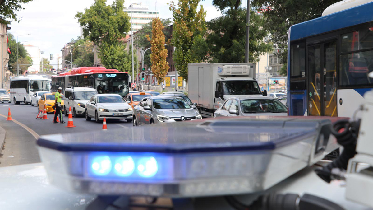 Yetkisiz çakar kullanan 7 bin 920 sürücüye ceza