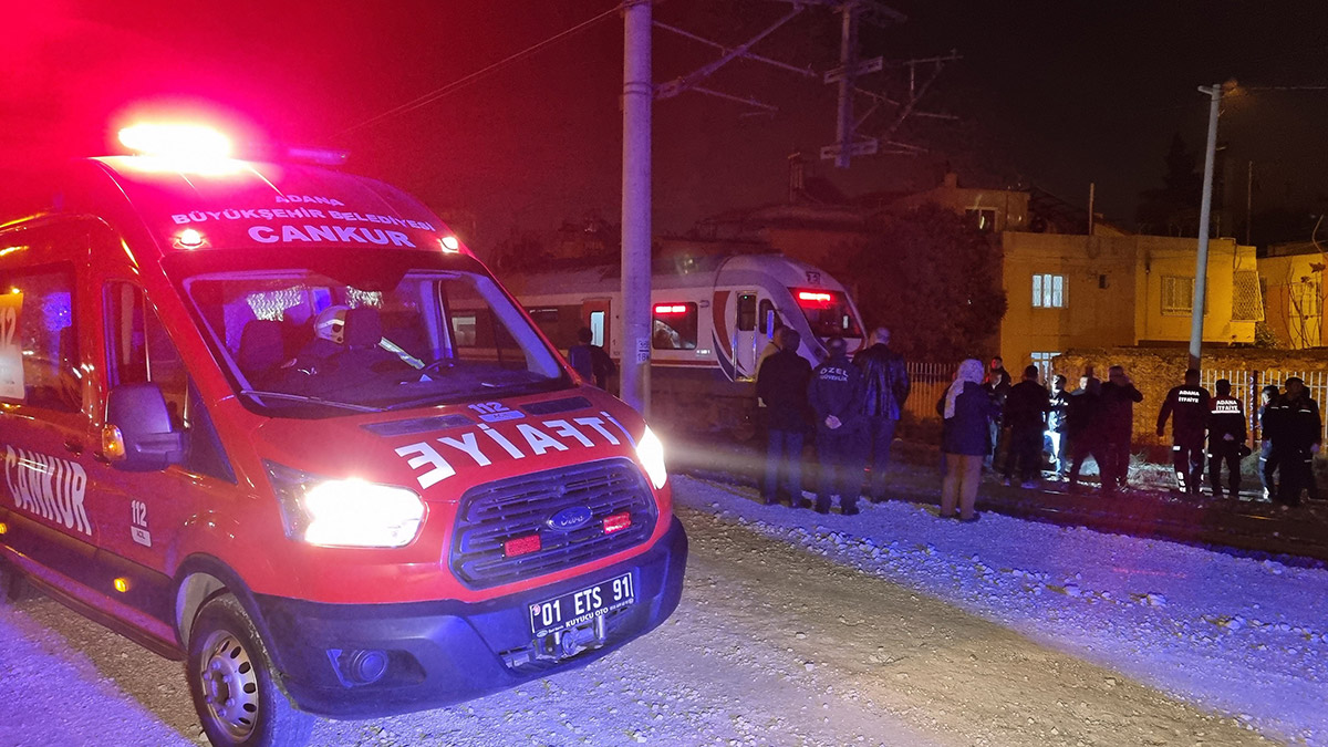 Yolcu treninin çarpması sonucu hayatını kaybetti