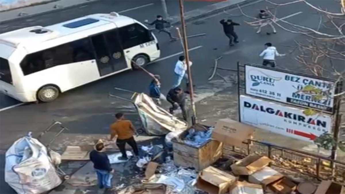 Zeytinburnu'nda karton kavgası kamerada