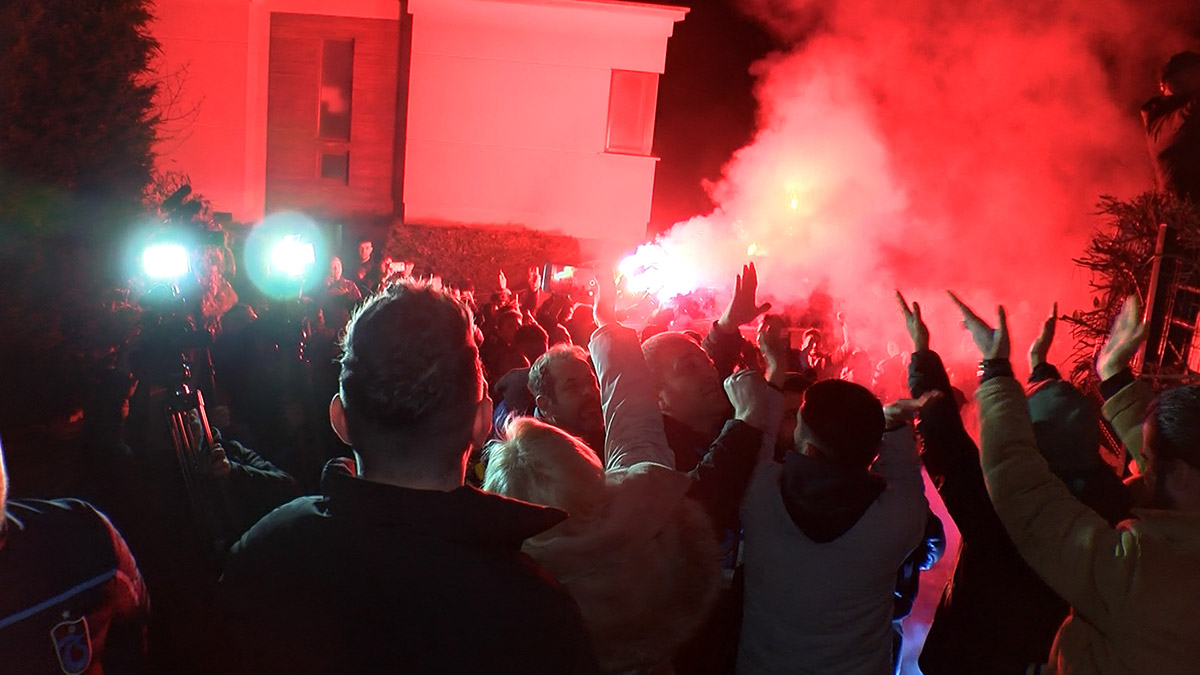 Abdullah Avcı'ya evinin önünde destek