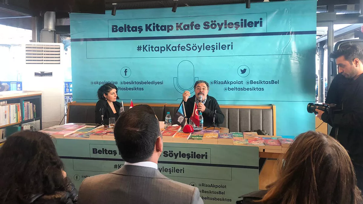 Ahmet ümit beltaş kitap kafe'de okurlarıyla buluştu