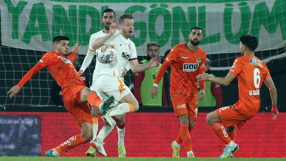 Corendon alanyaspor teknik direktörü francesco farioli, "çok da şikayetim yok bu maçla ilgili. Ligin liderine kaybettik. Herkesi yenen bir takıma kaybettik, kaybederken de onların işini çok zorlaştırdık" dedi.