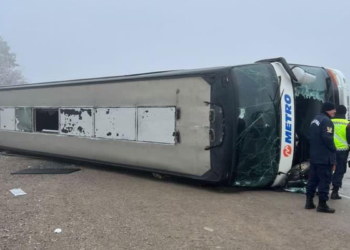 Ankara'da yolcu otobüsü devrildi; 8 yaralı var