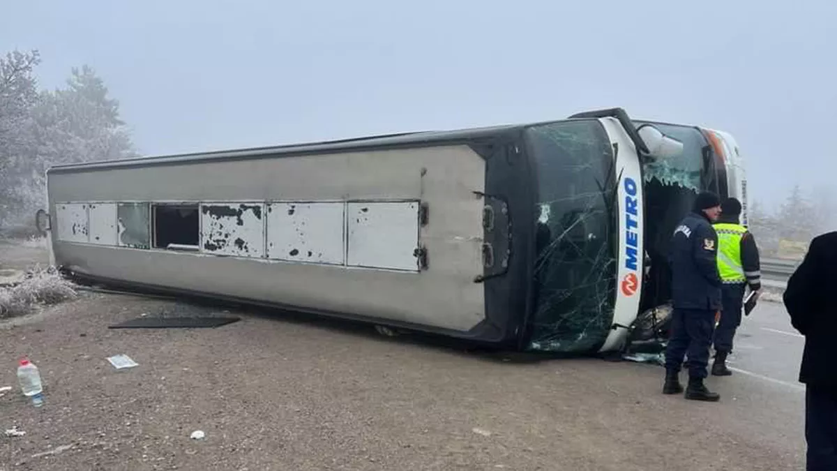 Ankara'da yolcu otobüsü devrildi; 8 yaralı var