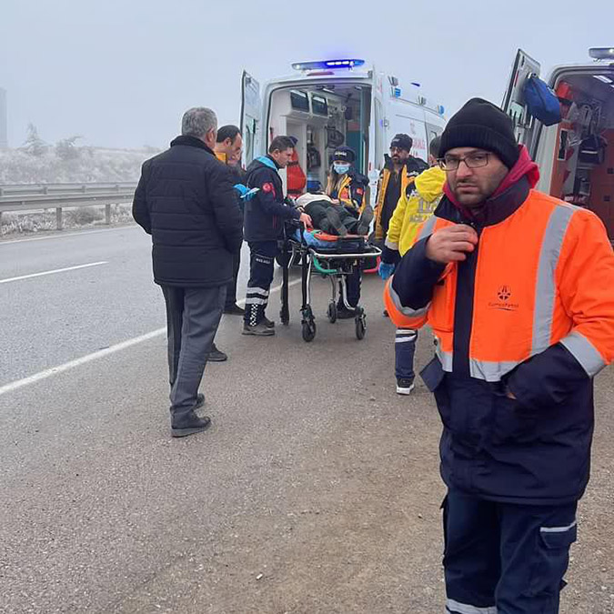 Ankara'da yolcu otobüsü devrildi; 8 yaralı var