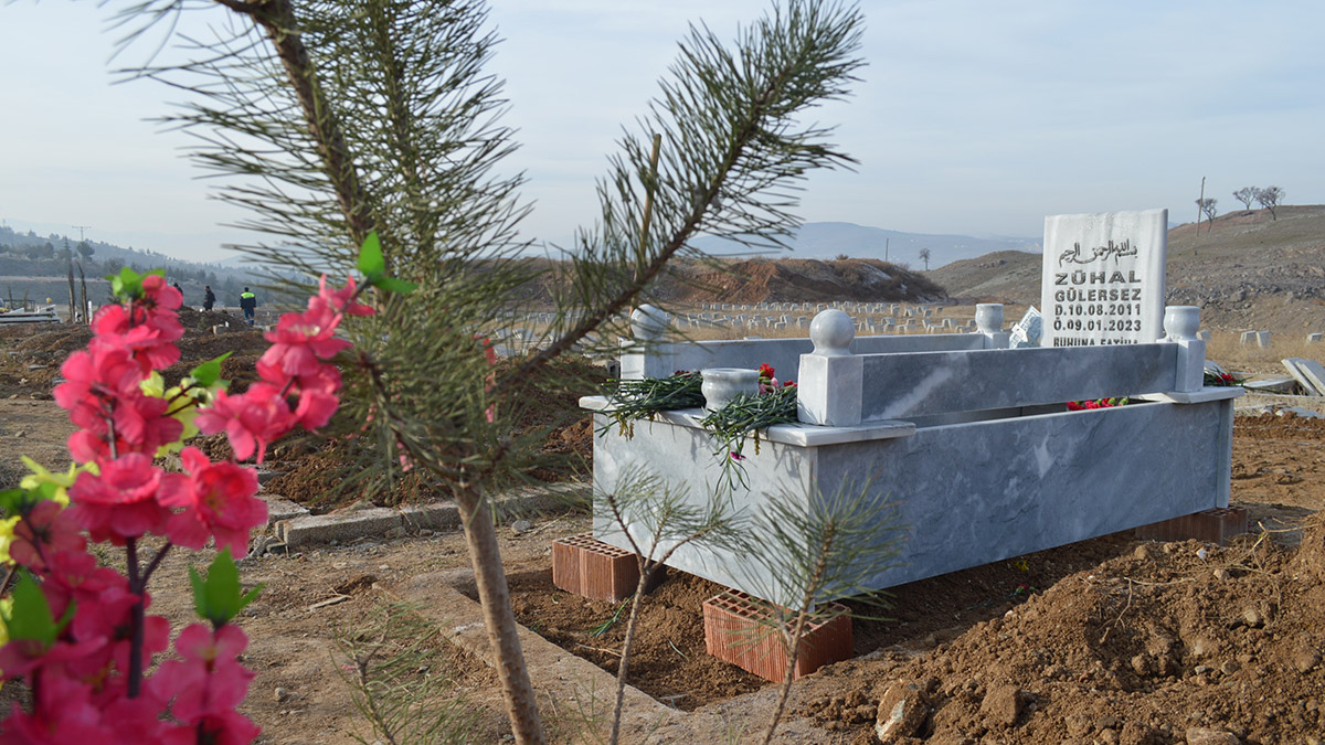 Zihinsel engelli Zühal'in mezarını bakanlık yaptırdı