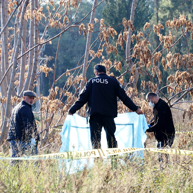 Başı ve kolları olmayan erkek cesedi bulundu