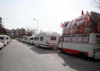 Mahalleli ile karavan sahipleri karşı karşıya