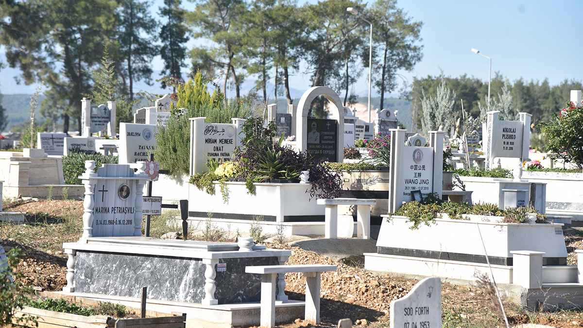Mezarlıklarda defnedilen gayrimüslimlerin sayısı arttı