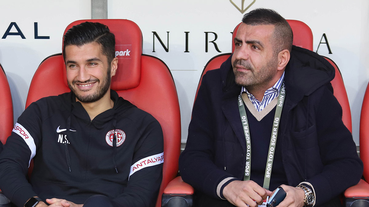 Fraport TAV Antalyaspor Asbaşkanı Emrah Çelik, transferin gözde ismi olan ABD'li Haji Wright'a 3 ülkeden 7 takımın ilgisi olduğunu söyledi.