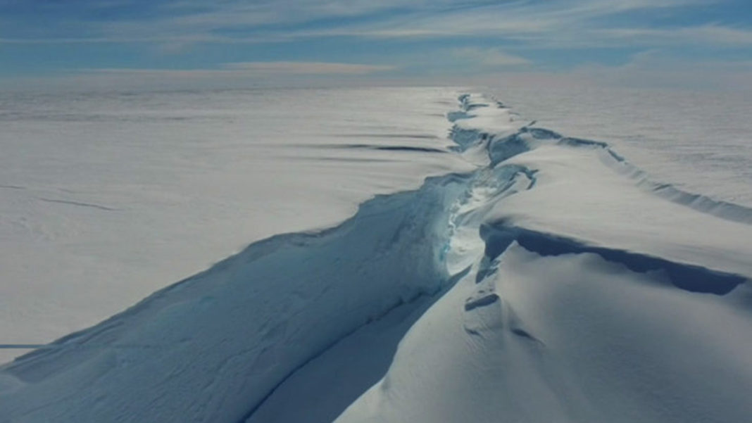 Antarktika'da buz dağı koptu