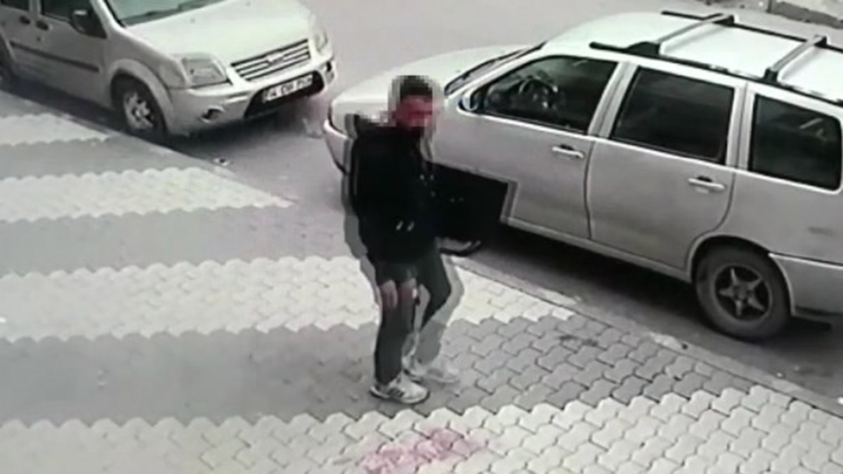 Arnavutköy'de iki evden hırsızlık yapan şüpheli yakalandı