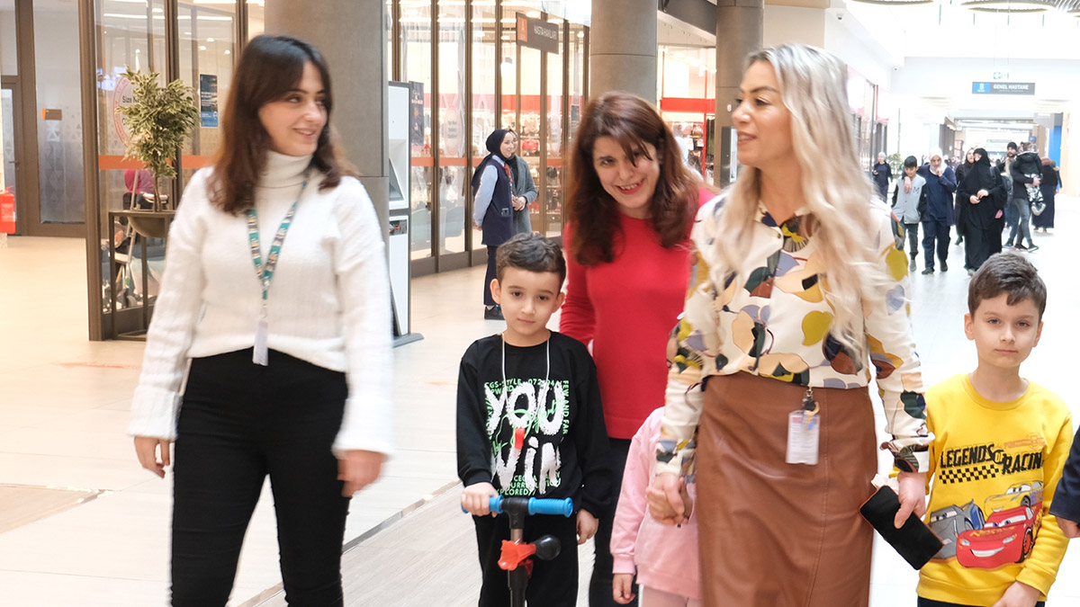 Madencilerin aileleri umutla bekliyor