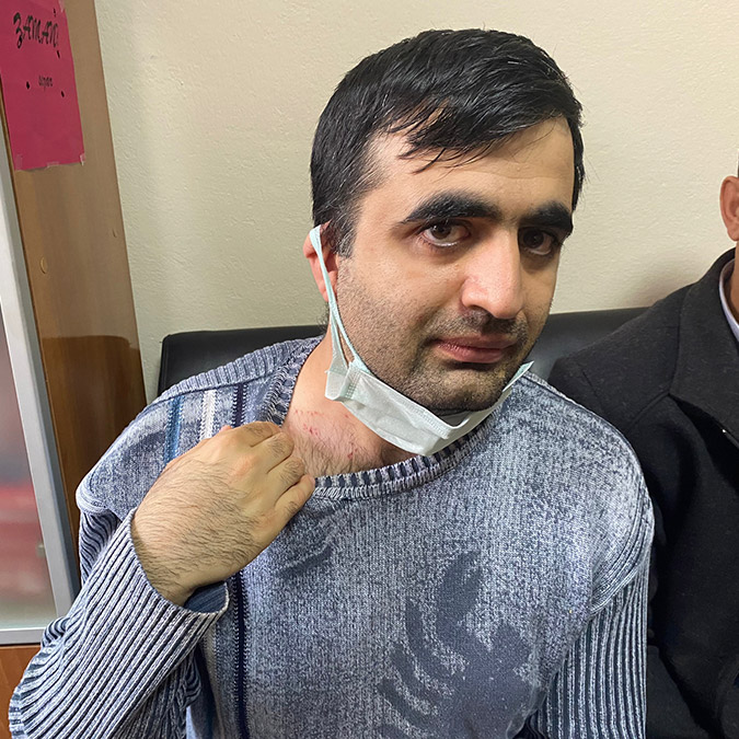 Bağcılar'da 9 yaşındaki öğrencinin ailesini arayıp, öğretmenini şikayet etmesi üzerine tartışma yaşandı, sınıfta veli öğretmen kavgası kameraya yansıdı.