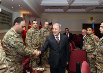Hulusi Akar 'Tek Vatan Harekatı' gazileriyle bir araya geldi