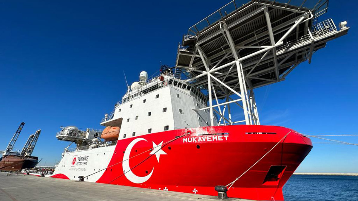 Enerji ve Tabii Kaynaklar Bakanı Fatih Dönmez, "Mukavemet gemisi, deniz tabanındaki işlemler için filomuza katıldı" dedi.