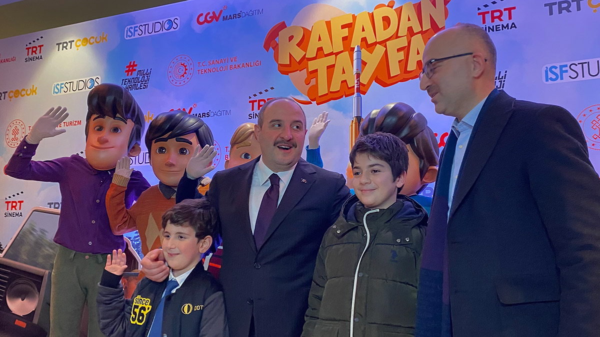 Kültür ve Turizm Bakanı Mehmet Nuri Ersoy ve Sanayi ve Teknoloji Bakanı Mustafa Varank, Atatürk Kültür Merkezi'nde gerçekleştirilen Rafadan Tayfa: Galaktik Tayfa filminin galasına katıldı.
