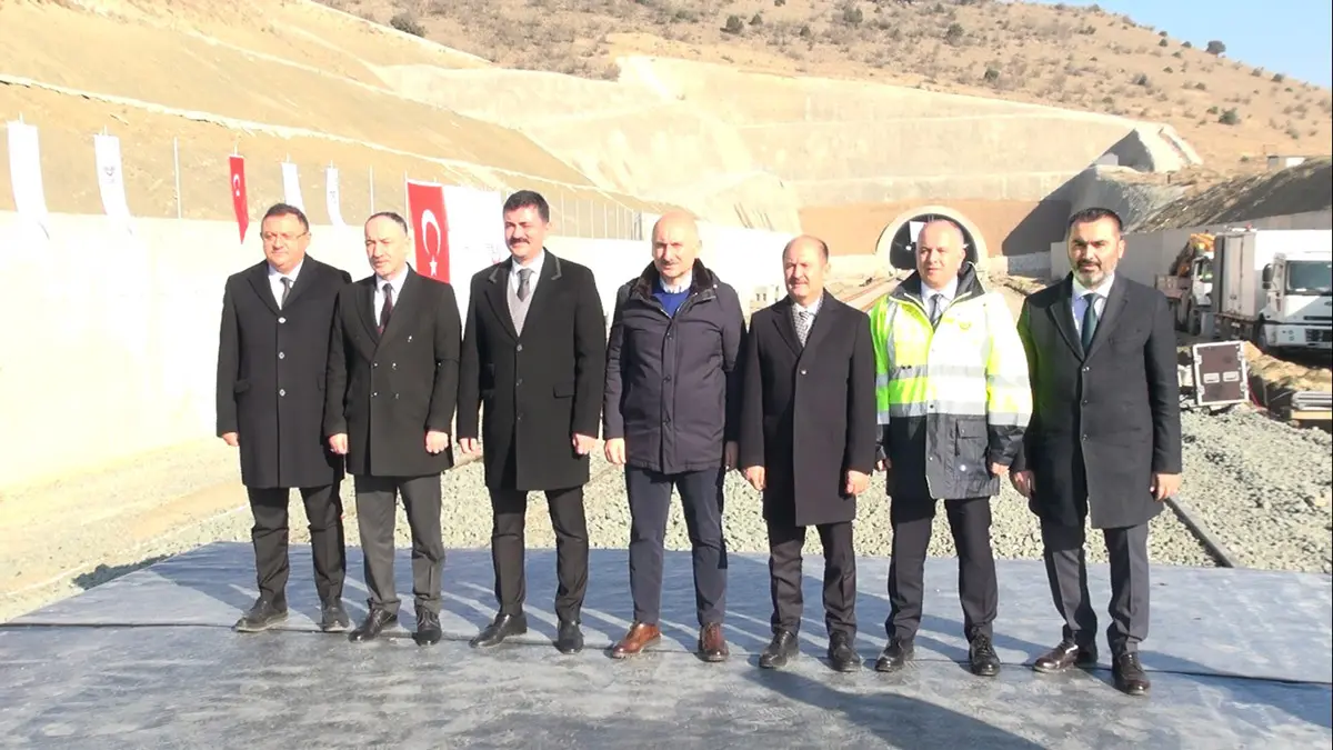 Ankara-sivas yüksek hızlı tren hattı önemli bir nişanedir