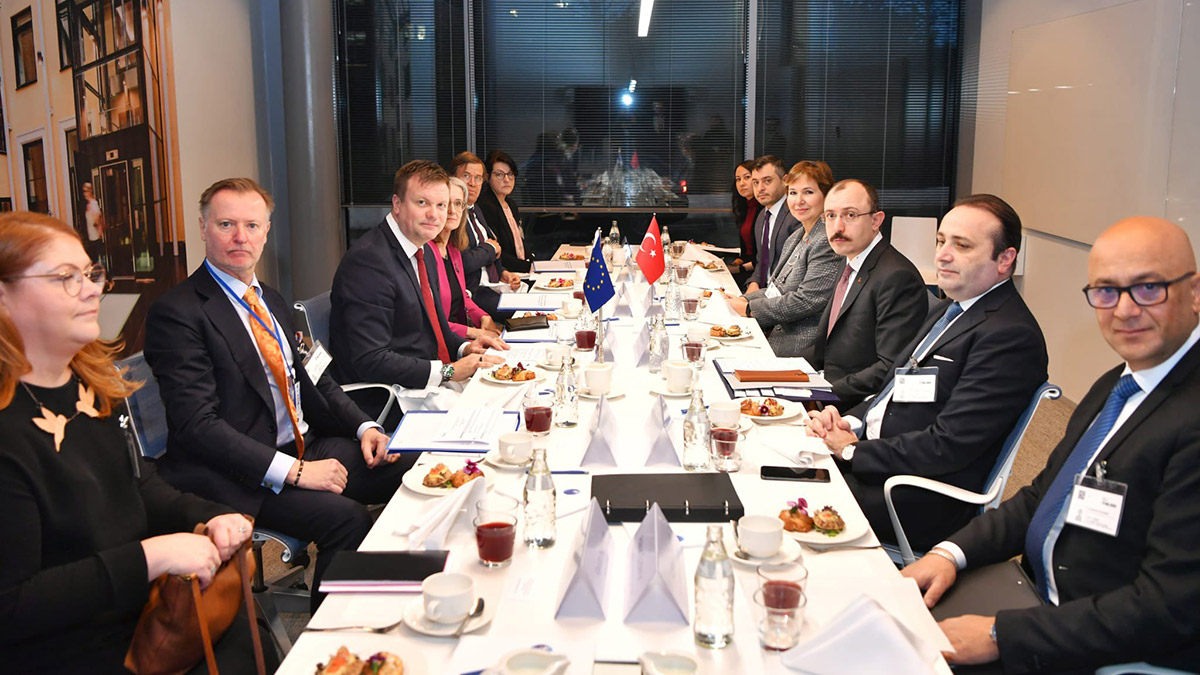 Mehmet Muş Finlandiya'da Skinnari ile görüştü