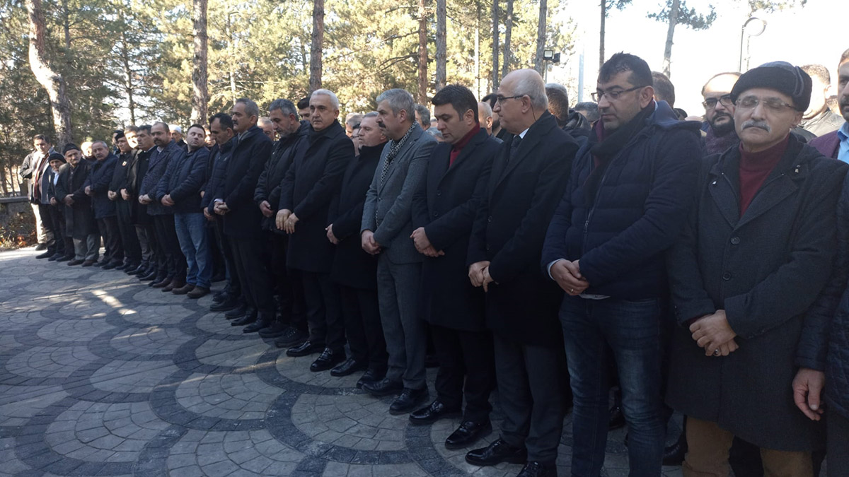 Mahmut Özer Kastamonu'da cenazeye katıldı
