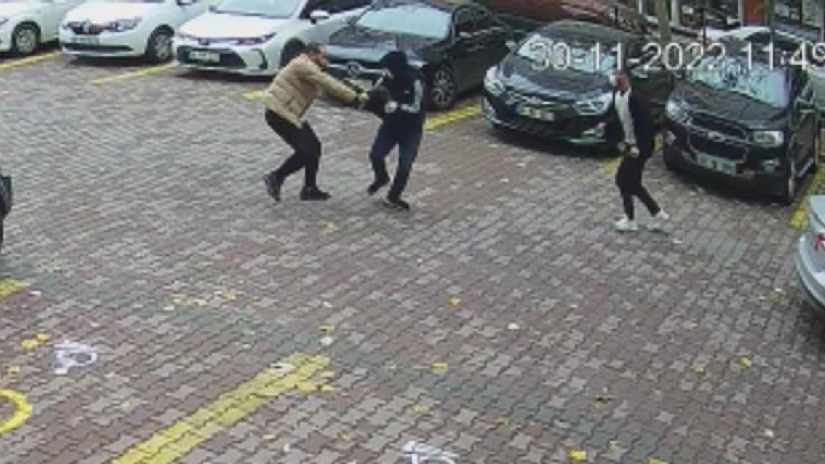 Kocaeli ve İstanbul'da çalıntı otomobillere sahte plaka takarak, bankadan çıkan kişileri takip edip, çektikleri paraları gasbeden 6 kişi yakalandı.