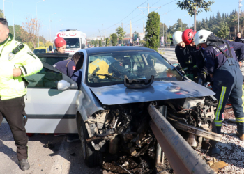 Bariyer motor kısmından girip sürücü kapısından çıktı