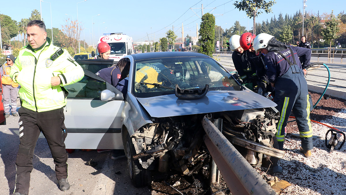Bariyer motor kısmından girip sürücü kapısından çıktı