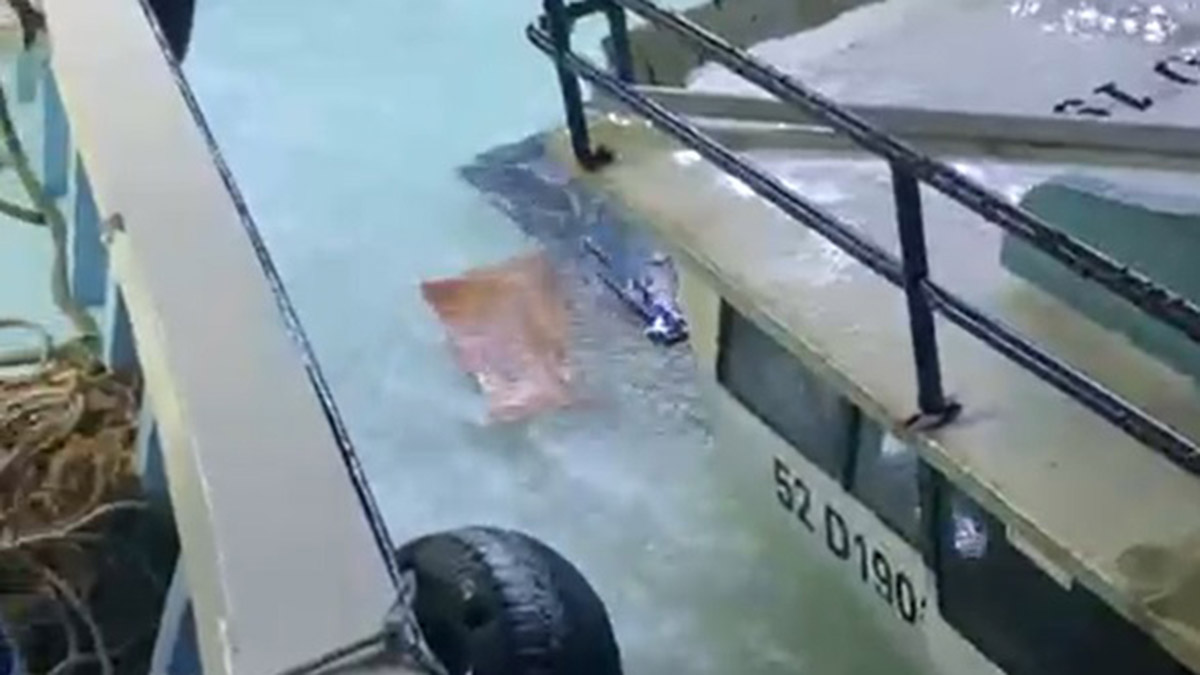 Batma tehlikesi geçiren teknedeki balıkçılar kurtarıldı