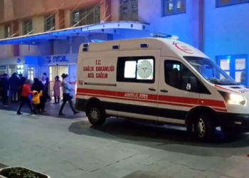 Minibüse uzun namlulu silahla saldırı; 2 ölü